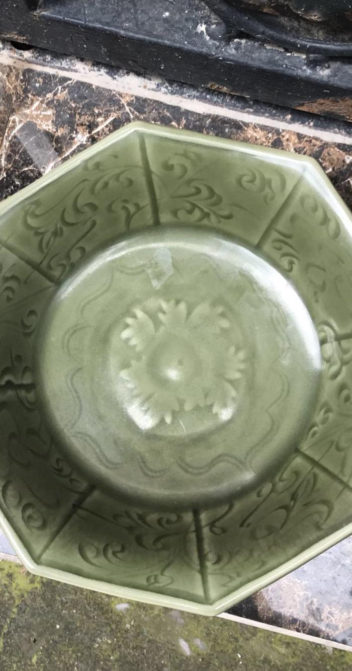 龙泉窑剔花八方盘