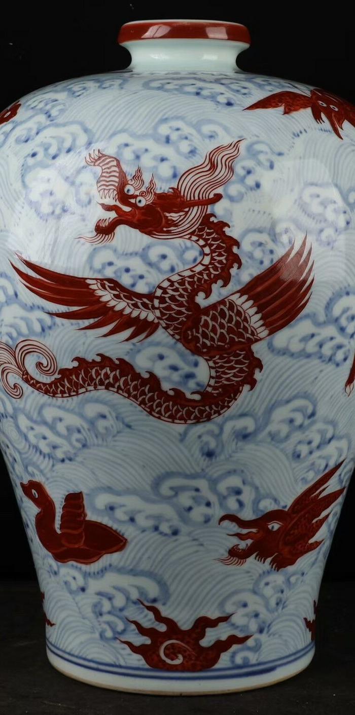 宣德 青花釉里红海怪纹梅瓶