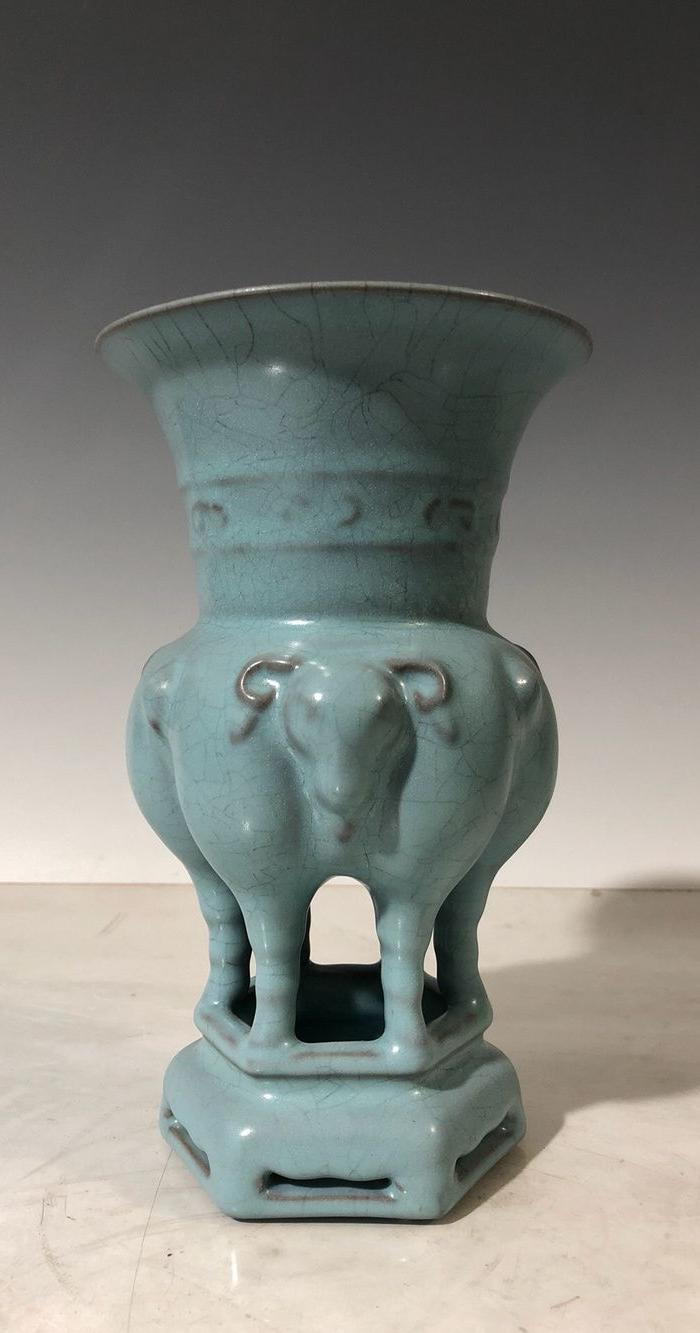 宋汝窑天青釉三羊尊20 215 12厘米
