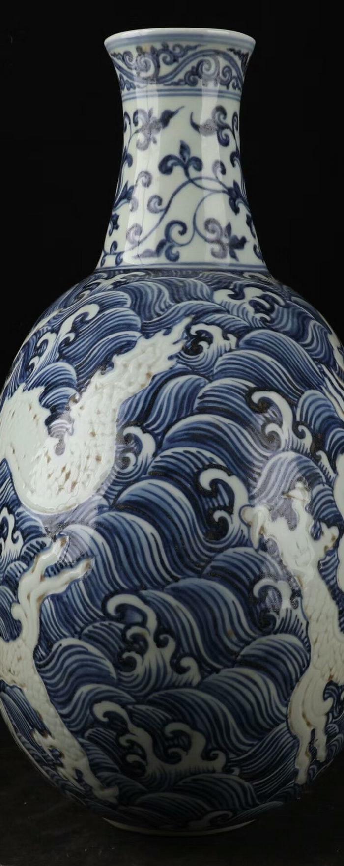 明 青花海水龙纹扁瓶