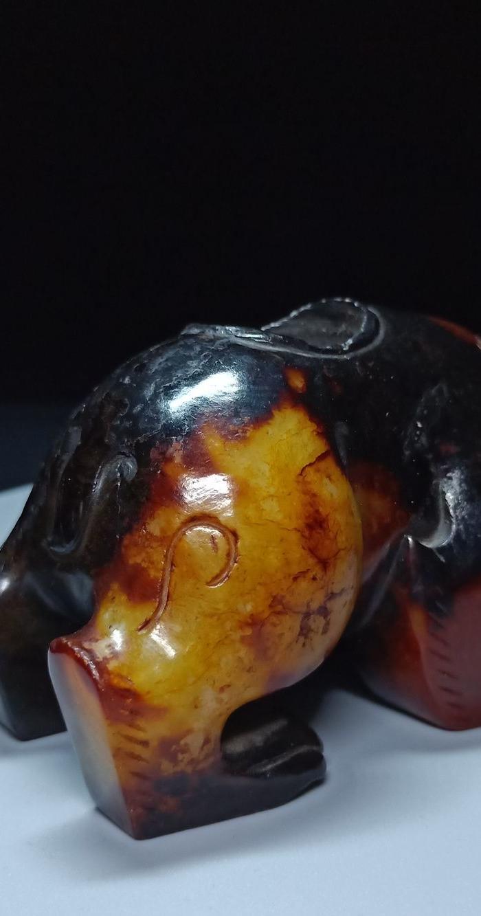 年代:春秋战国 玉料及产地:和田山料 表现形式:把件 品相:全品 形状