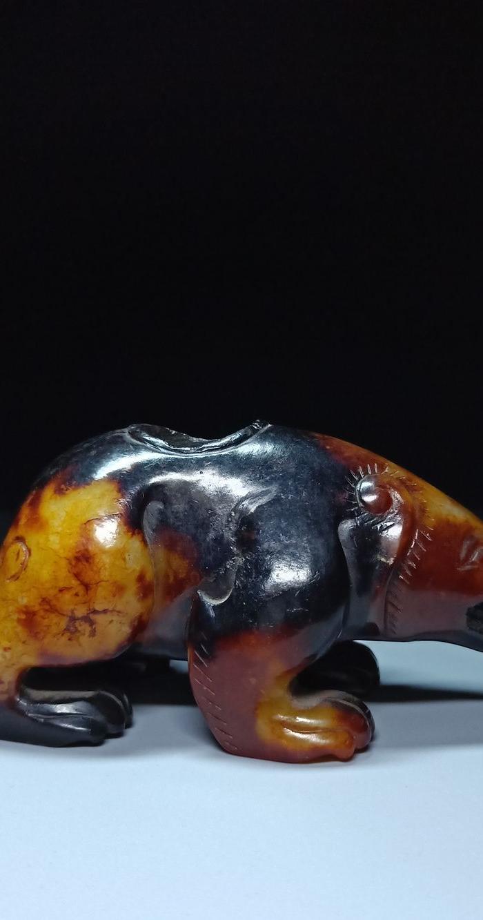 年代:春秋战国 玉料及产地:和田山料 表现形式:把件 品相:全品 形状