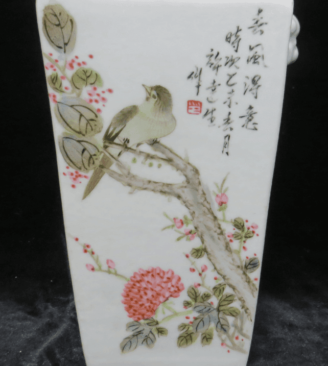 许达生 浅绛彩花鸟纹兽耳瓶一对