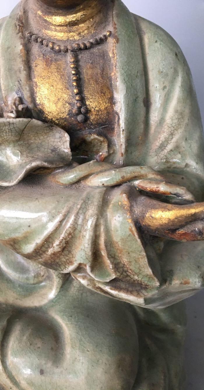 明代龙泉窑描金观音像一尊