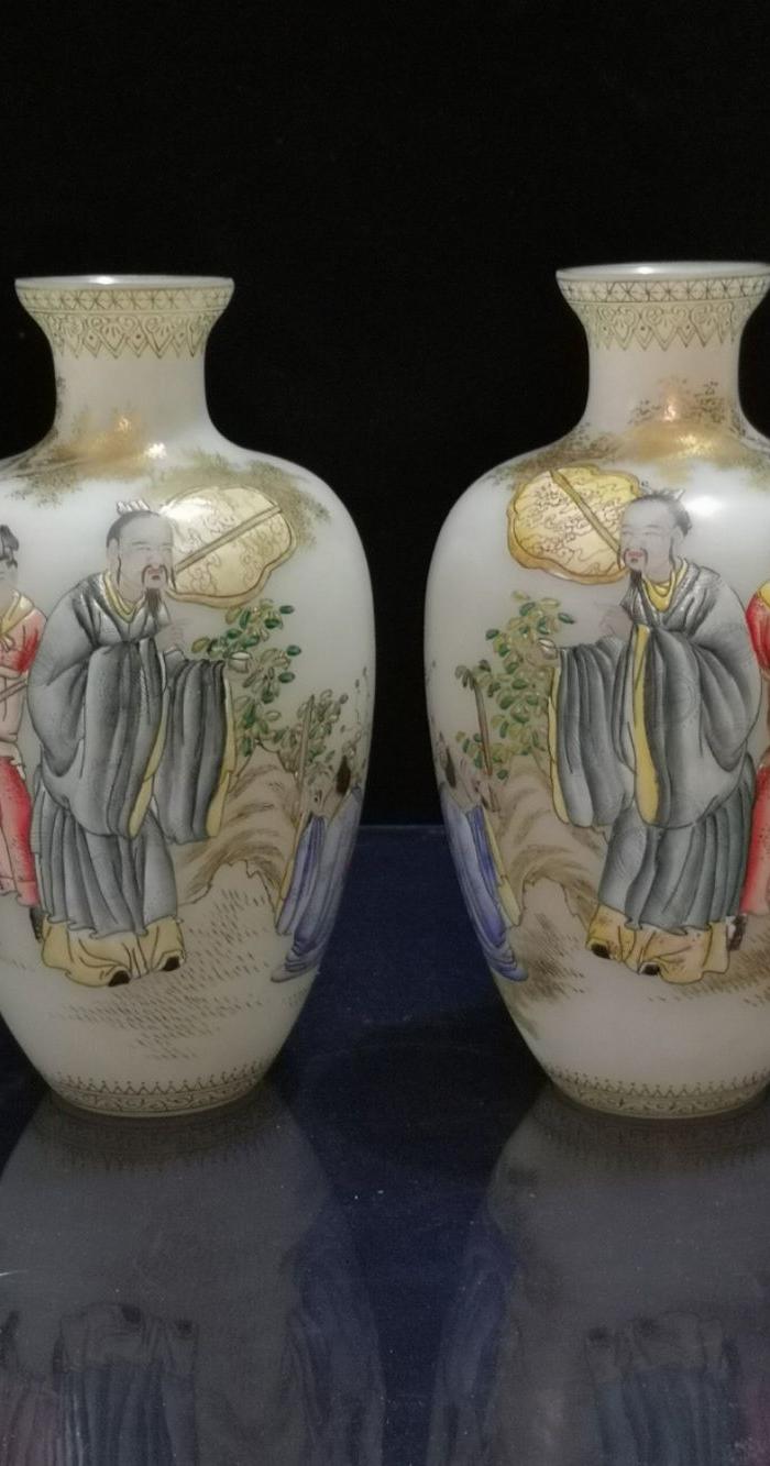 明成化料胎粉彩描金人物纹花瓶