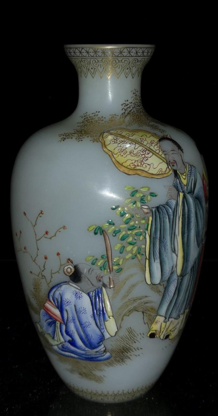 明成化料胎粉彩描金人物纹花瓶