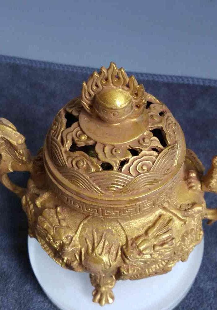 少见的明代宣德鎏金老铜香炉