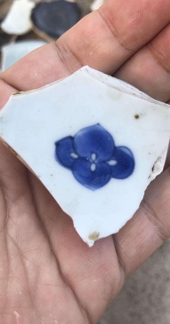 两个康熙青花珍玩款底