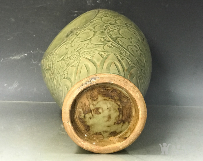 宋耀州窑雕刻佛光普照梅瓶