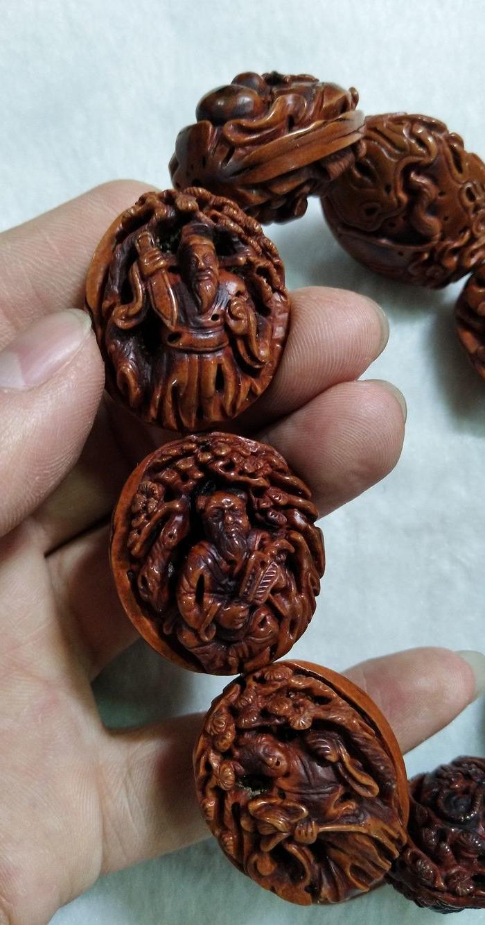 精品桃核雕刻明暗八仙图手串