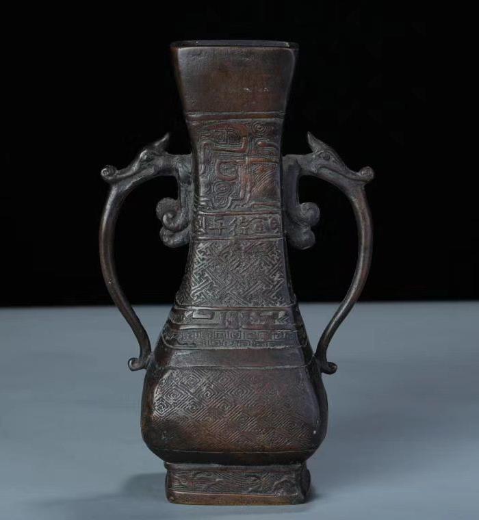 宣德铜双耳花瓶