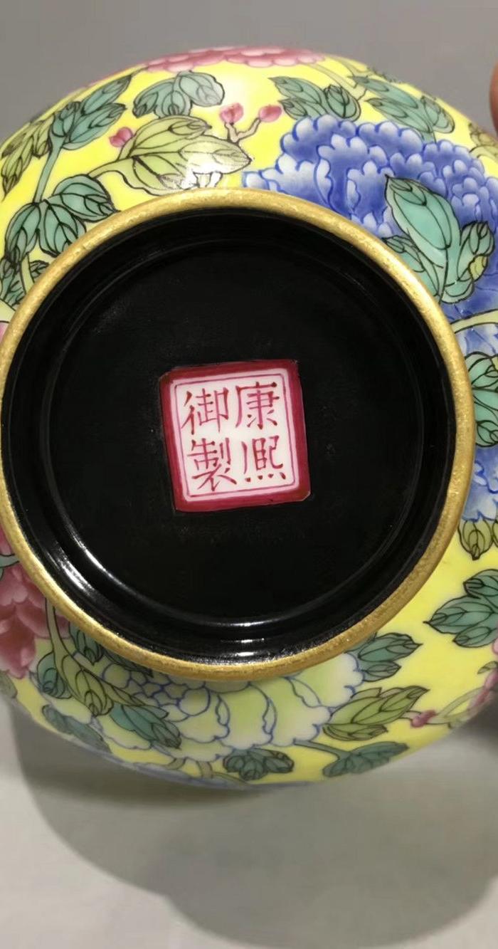 康熙御制黄底牡丹花卉碗一对