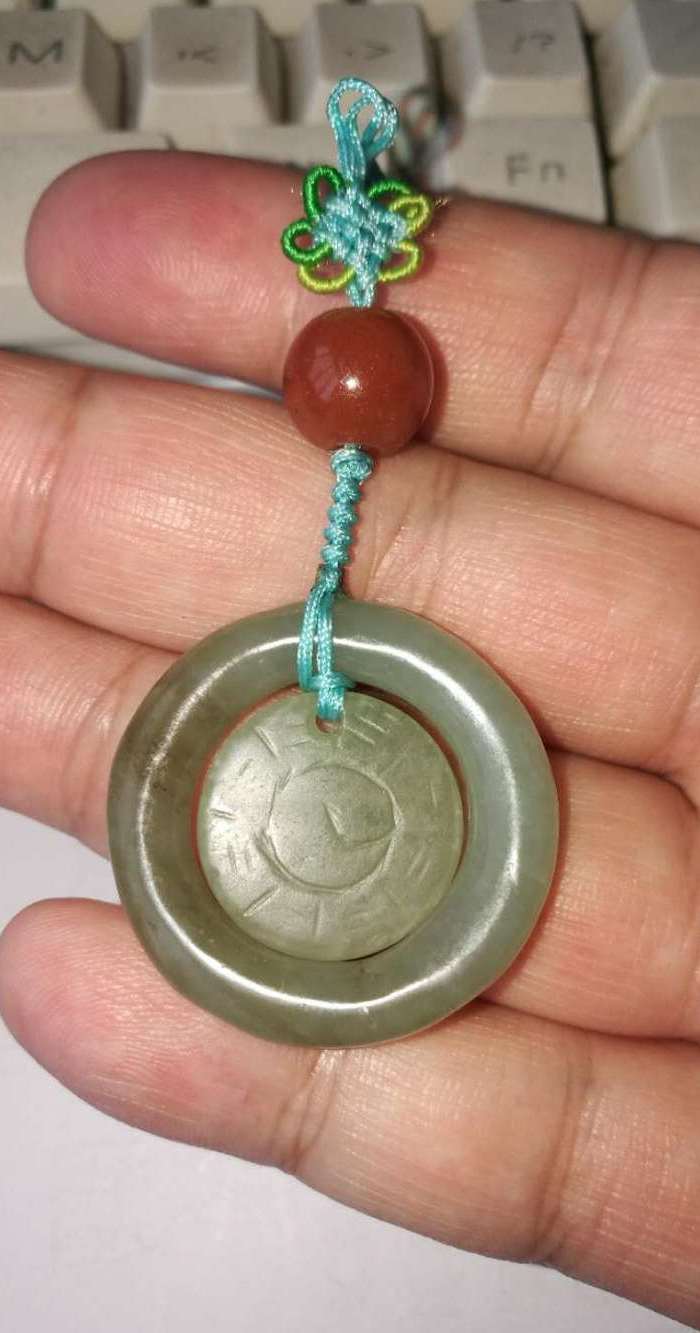 红玛瑙顶珠和田玉挂饰