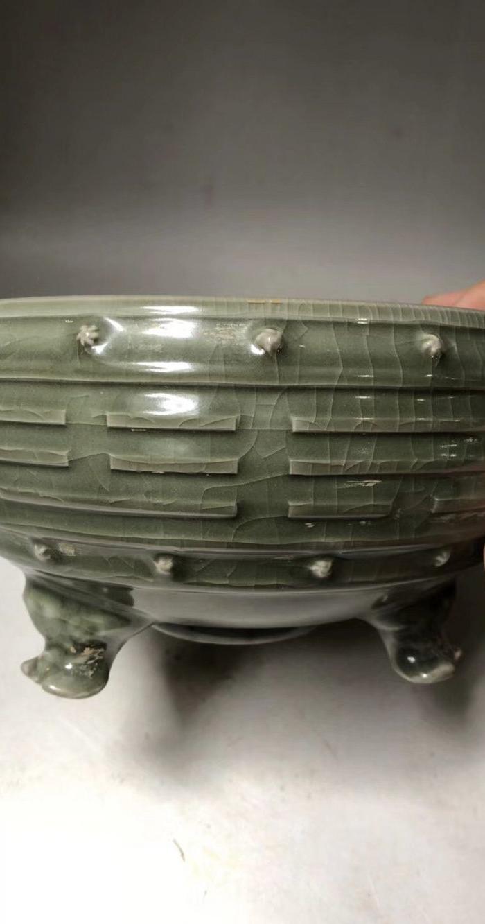 龙泉窑八卦三足炉