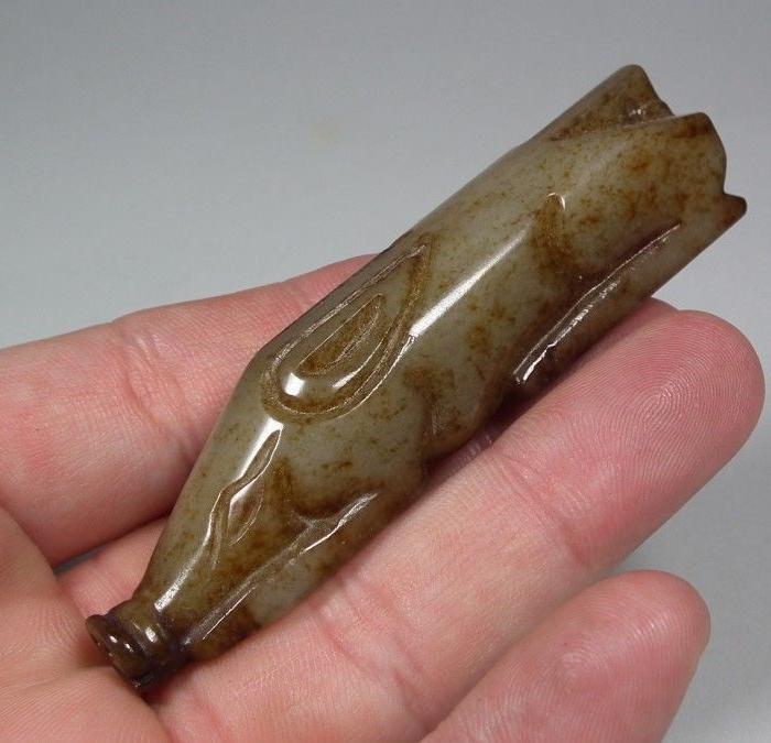 老和田青白玉老提油黑沁大玉握猪