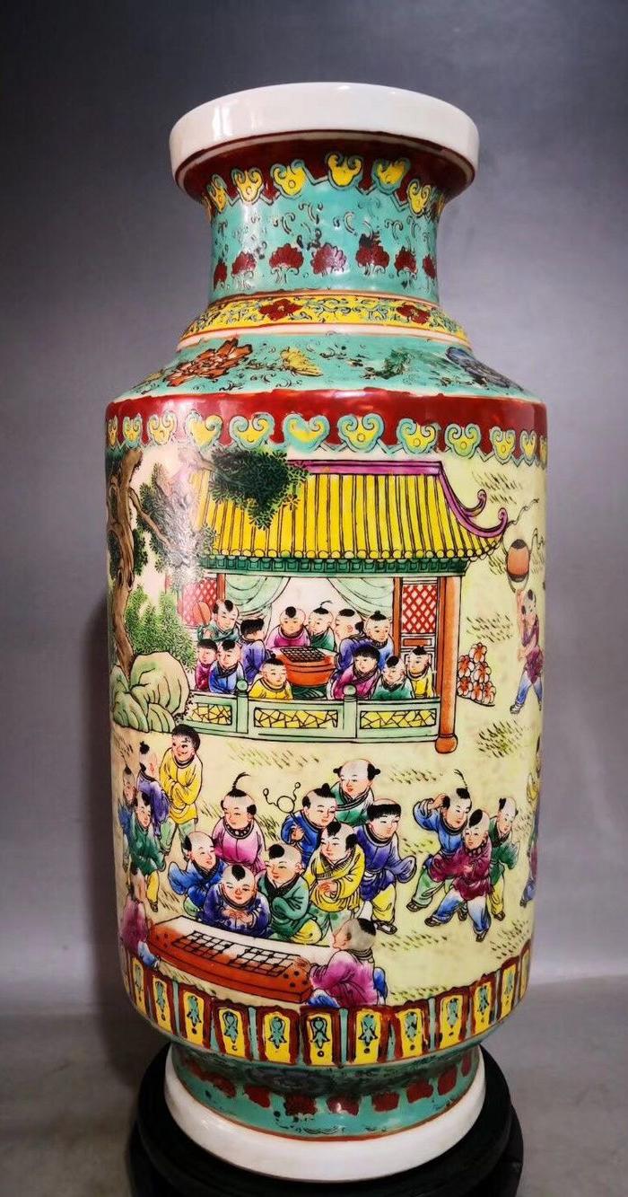 清乾隆粉彩百子图瓶