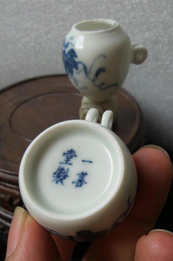 清,雍正一善堂制青花鸟食杯一套