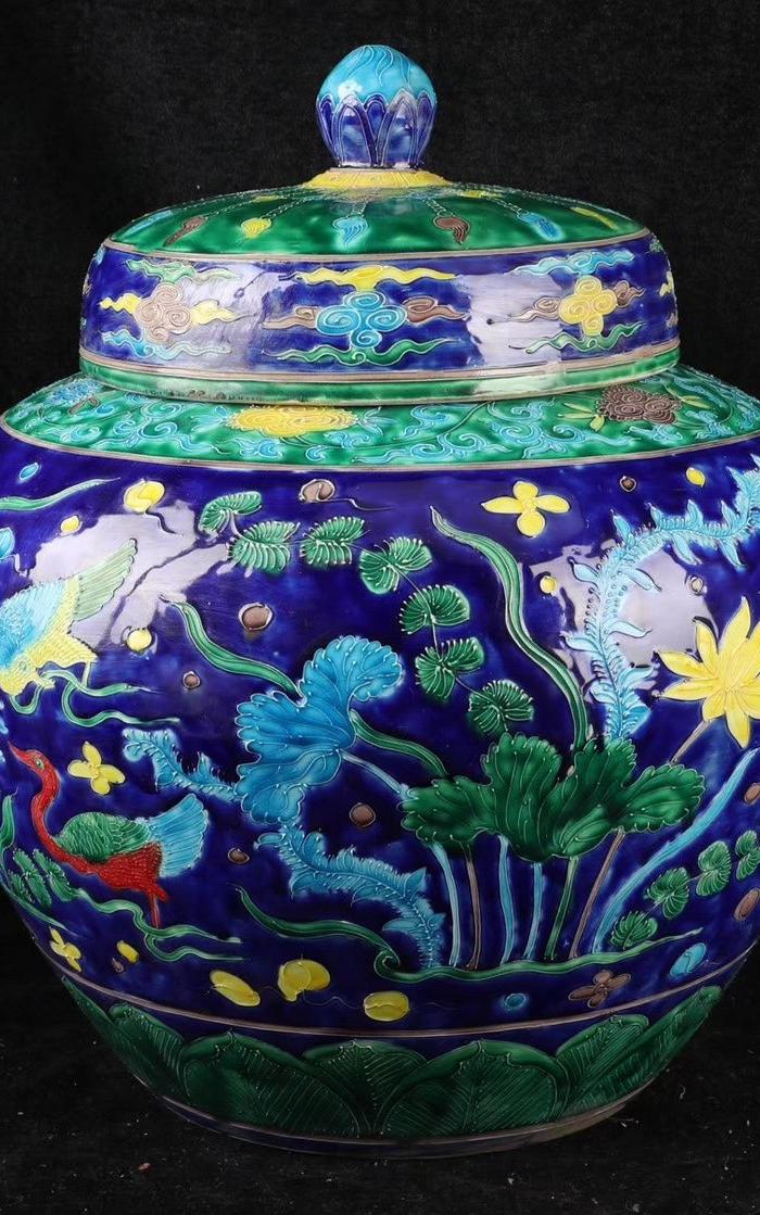 法华彩花卉鸳鸯纹盖罐