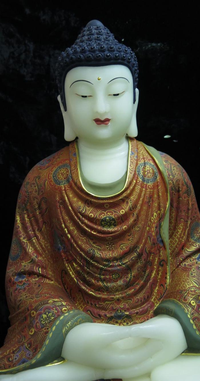 汉白玉描金彩绘佛像