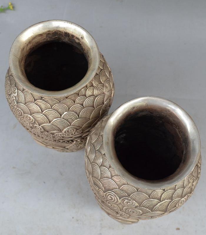 白铜龙纹花瓶一对