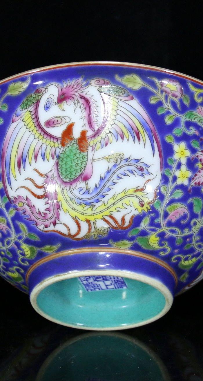 清雍正粉彩团凤纹碗