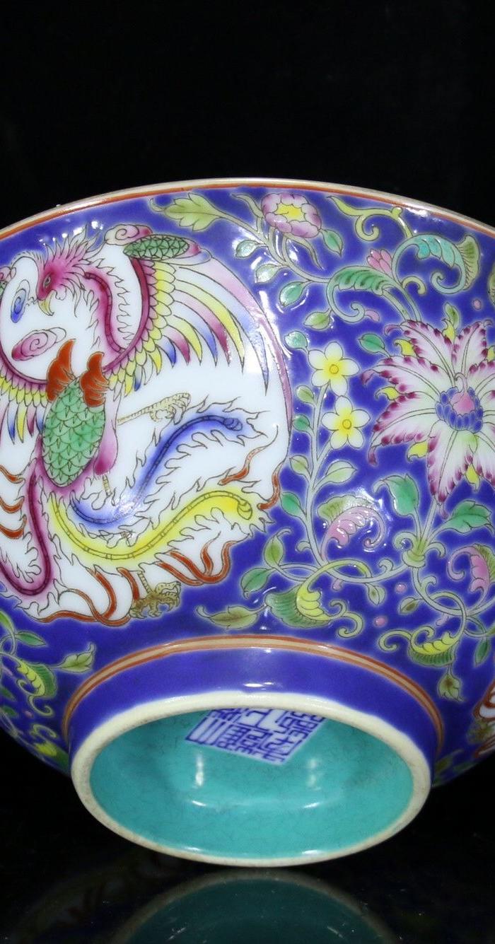 清雍正粉彩团凤纹碗