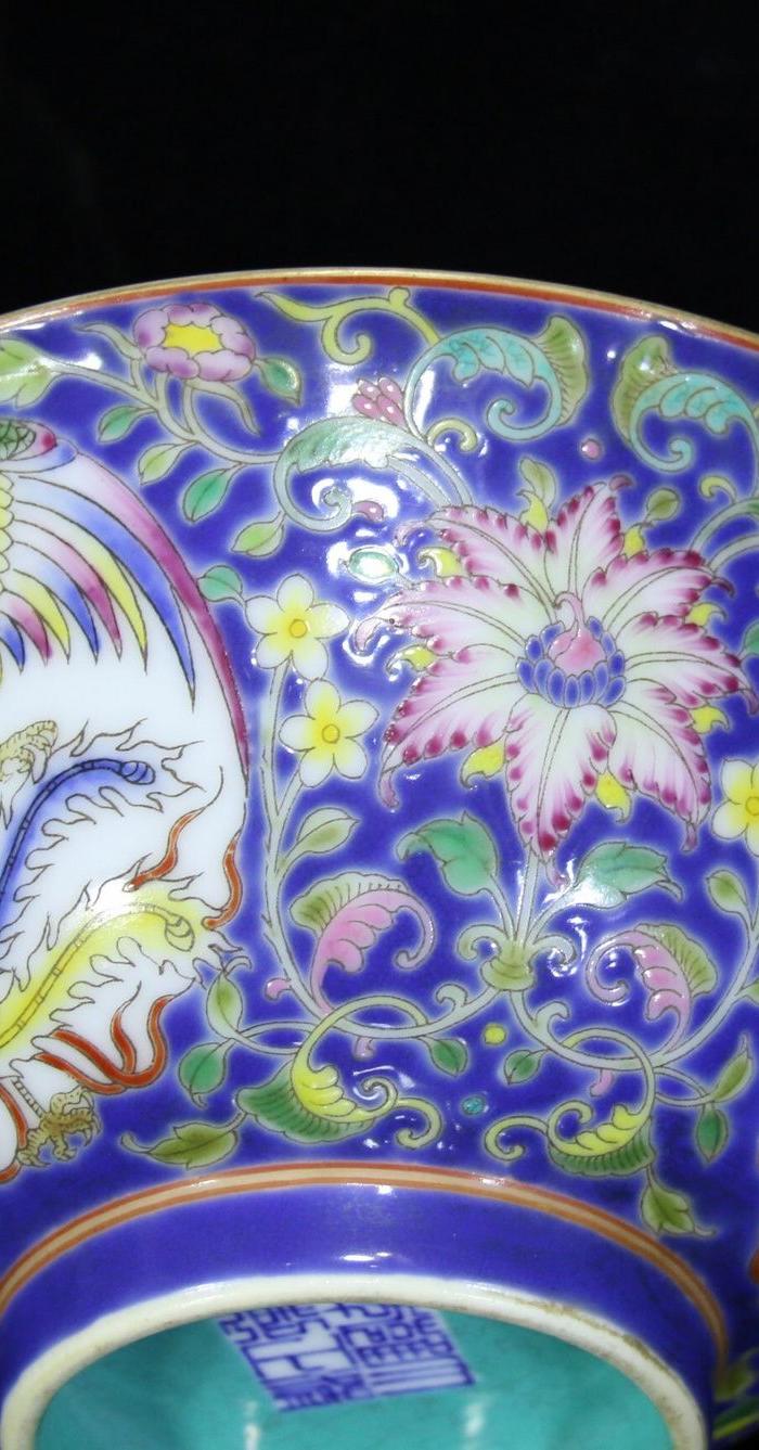 清雍正粉彩团凤纹碗