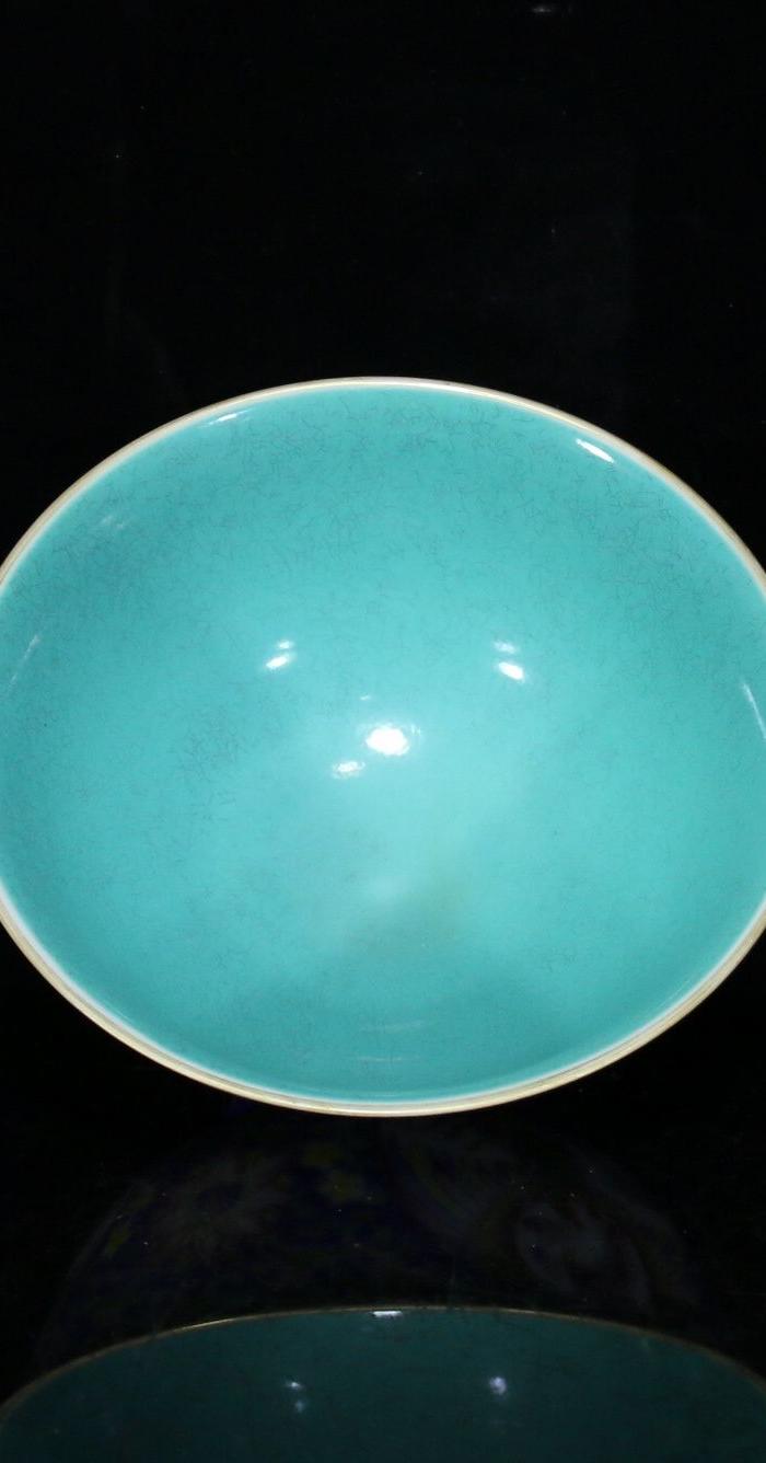 清雍正粉彩团凤纹碗