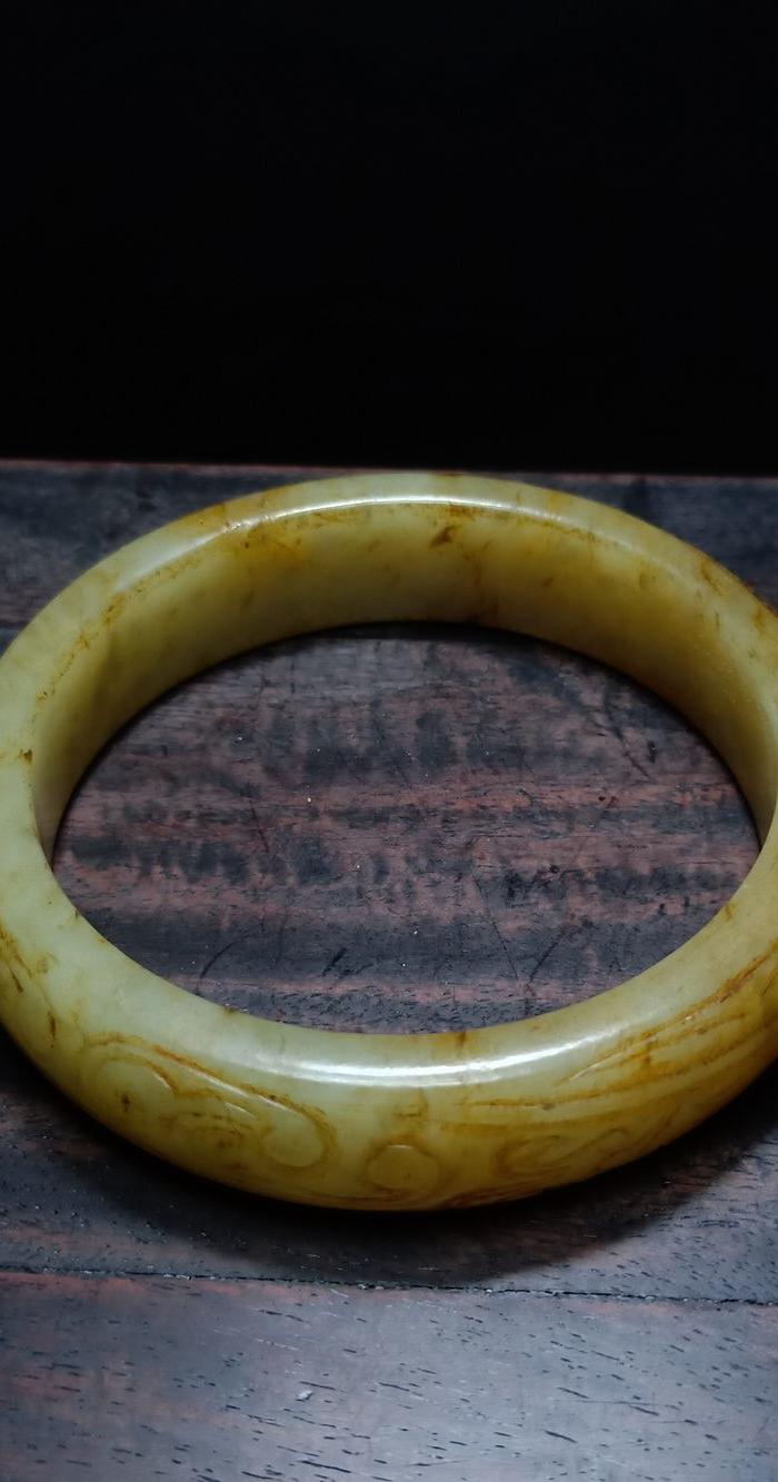 精品战 汉和田老玉镯子