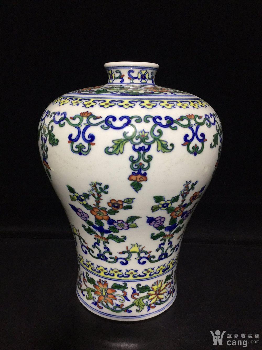 清雍正斗彩花卉纹梅瓶