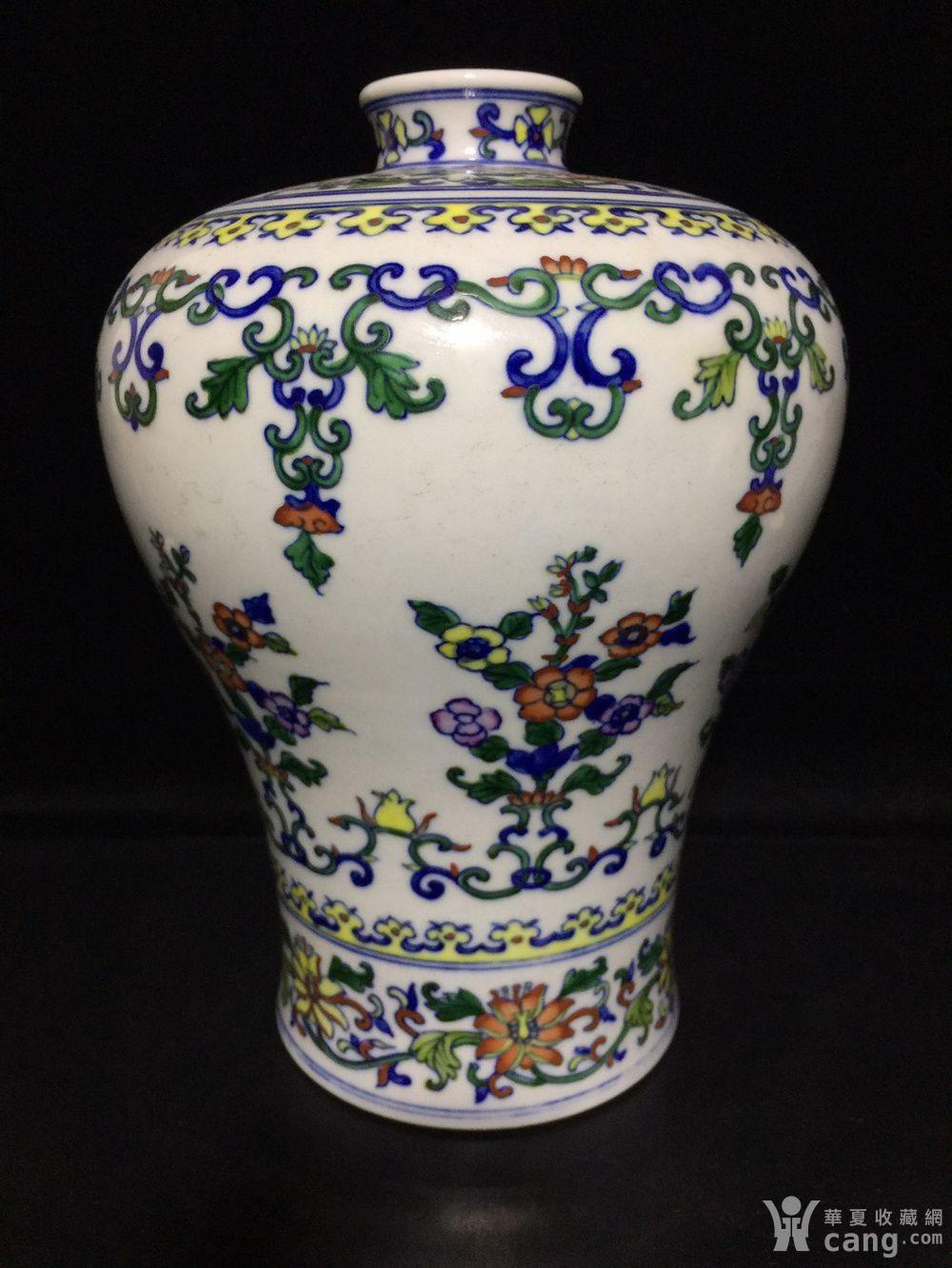 清雍正斗彩花卉纹梅瓶