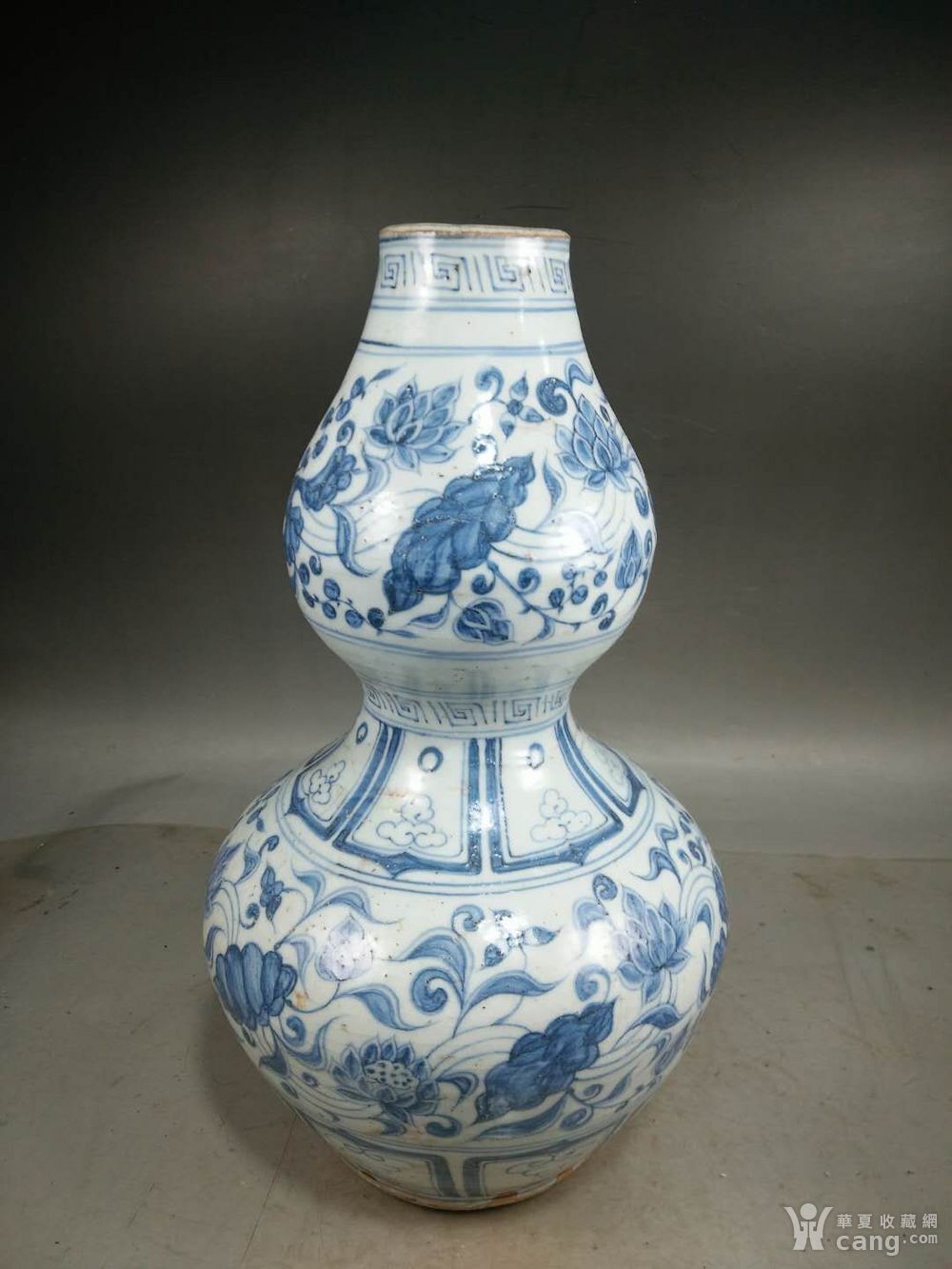 元代青花缠枝莲葫芦瓶