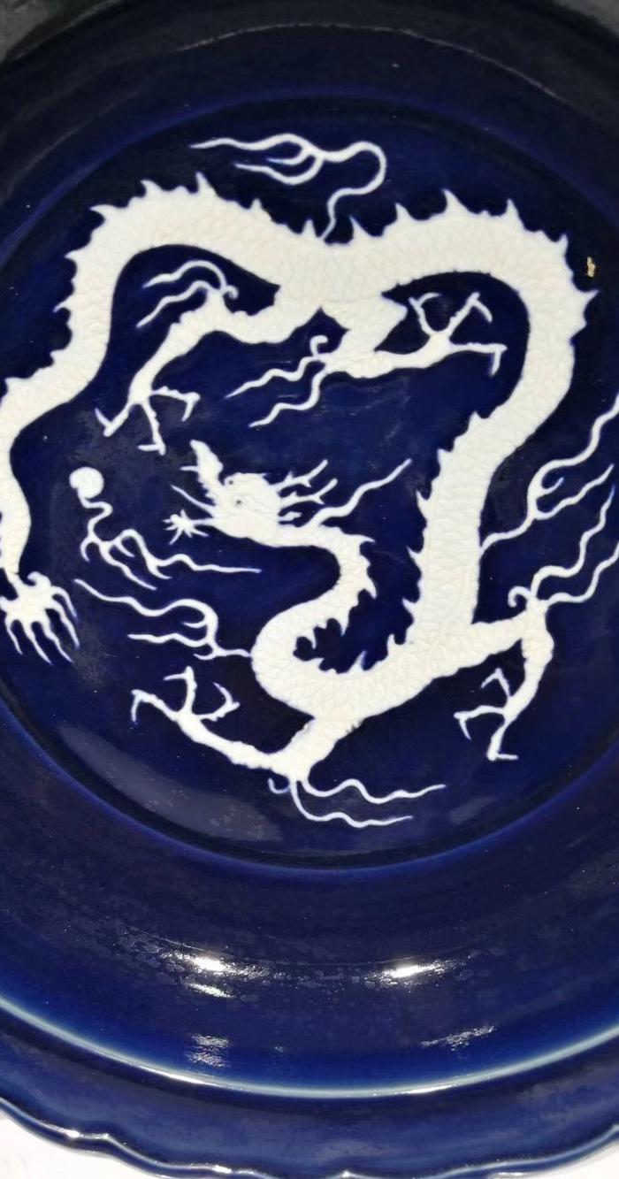 霁蓝釉白龙纹盘
