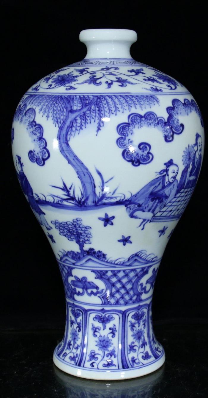 明成化青花人物故事纹梅瓶