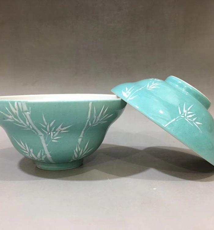 民国松石绿填白竹叶折腰盖碗