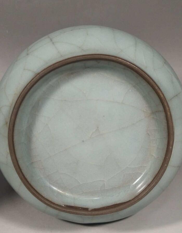 龙泉官窑开片釉竹节瓶