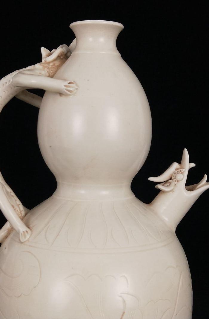 定窑盘龙葫芦瓶