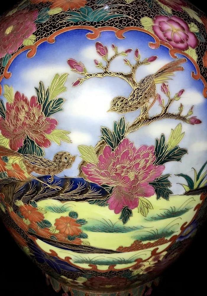 本金珐琅彩掐金丝开光花鸟纹瓶一对