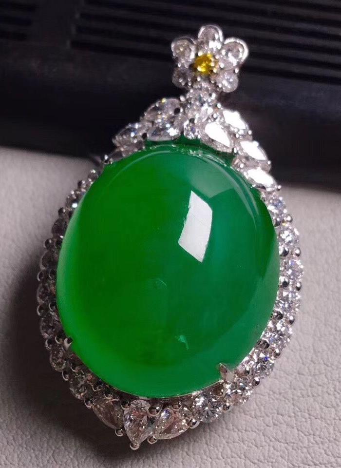 帝王绿鸽子蛋吊坠,色辣饱满