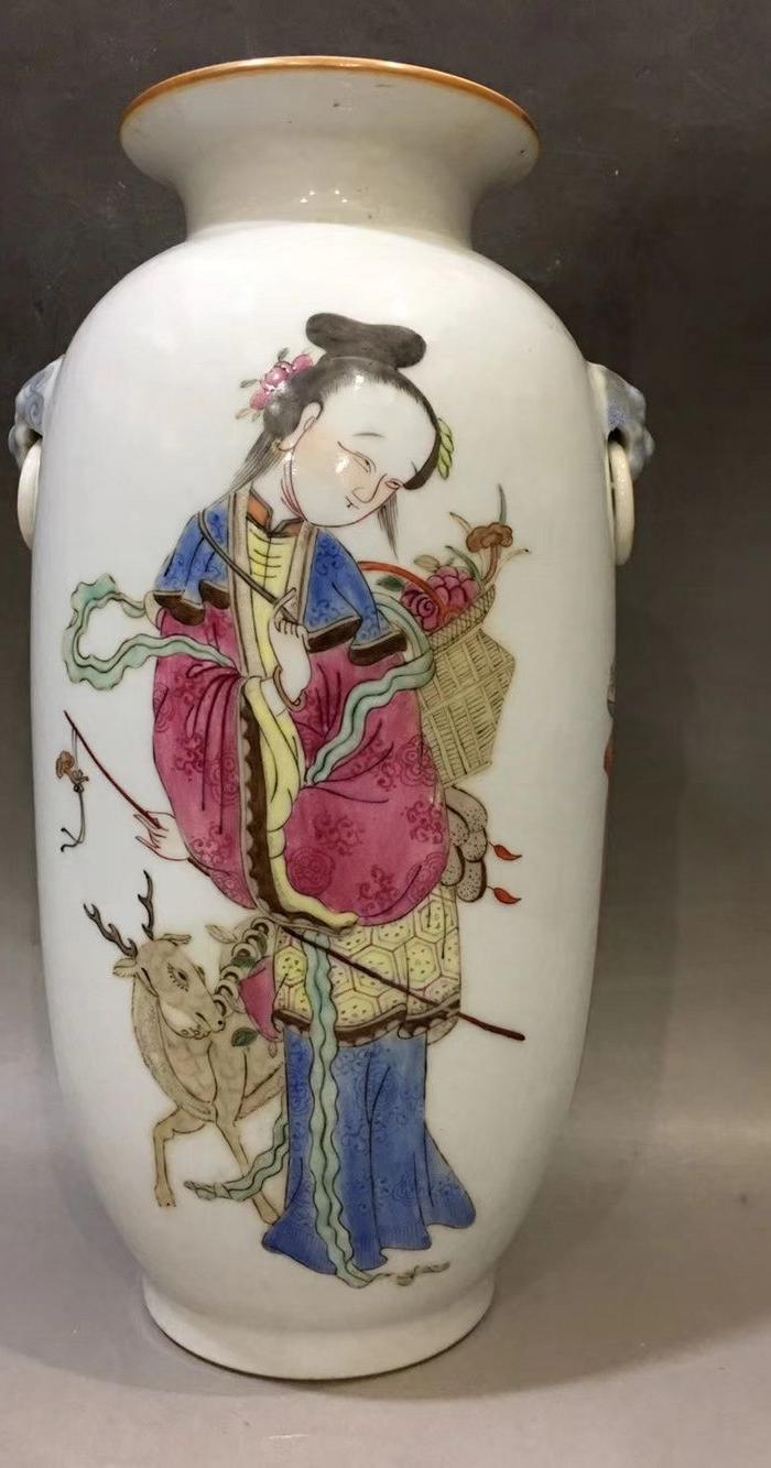 道光粉彩人物兽耳瓶