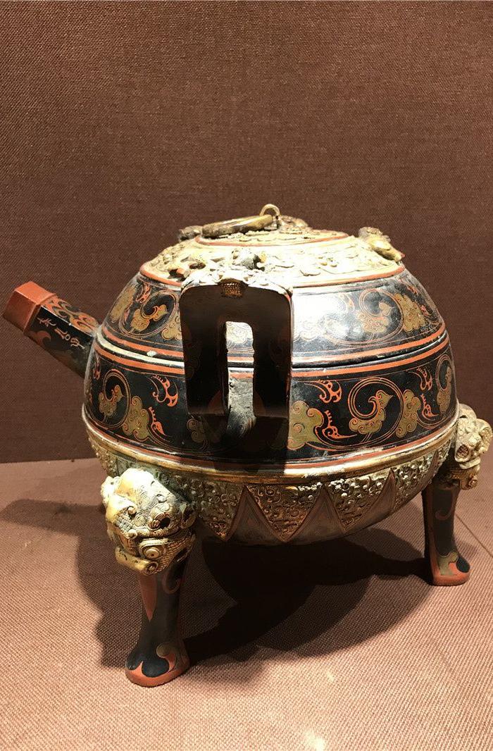 战汉漆器鎏金双耳酒壶