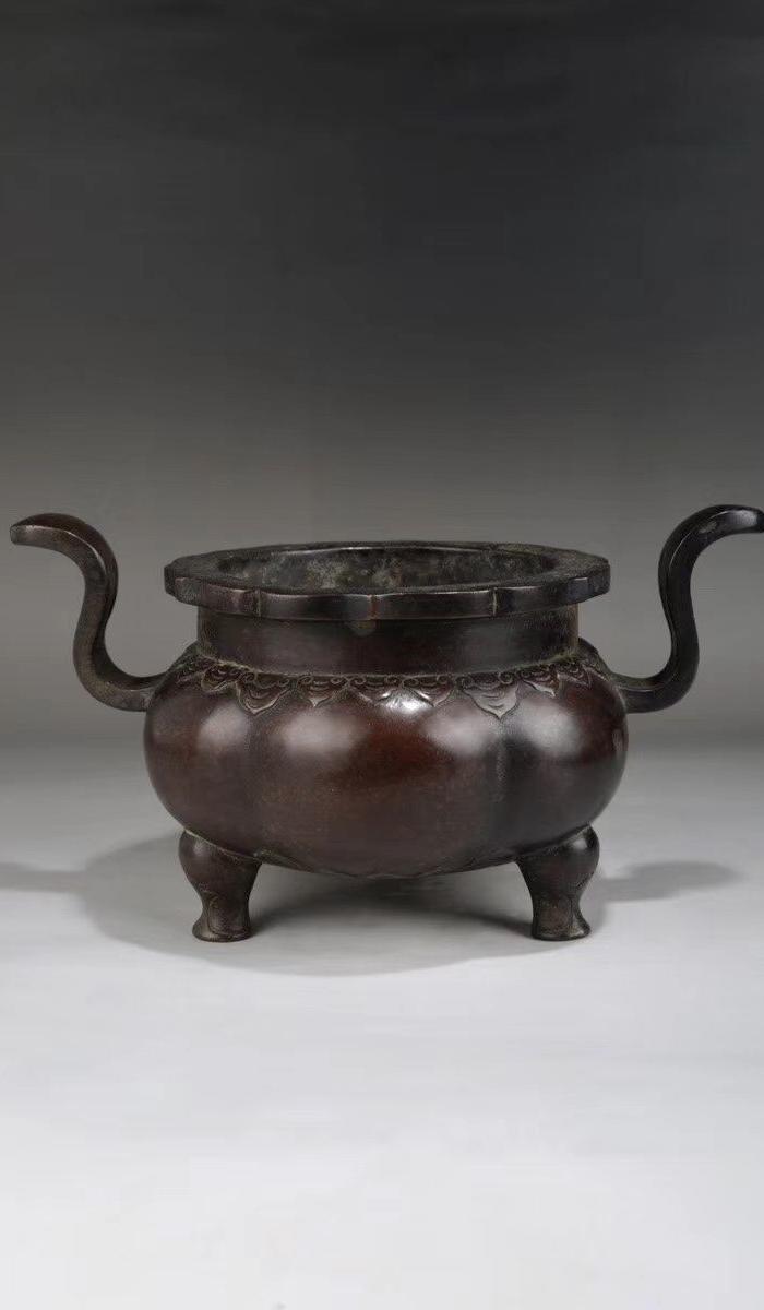 朝冠耳三足香炉 高13厘米宽24厘米3公斤