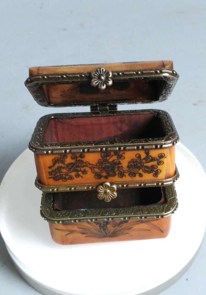 清代传世少见老骨雕首饰盒