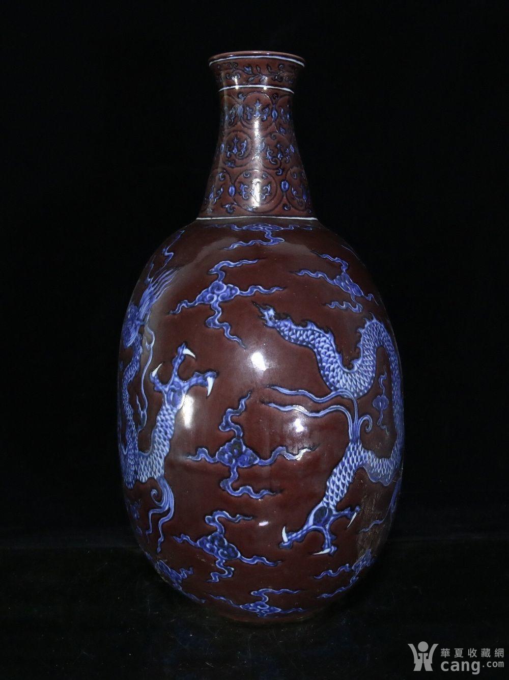 明宣德酱釉青花龙纹抱月瓶