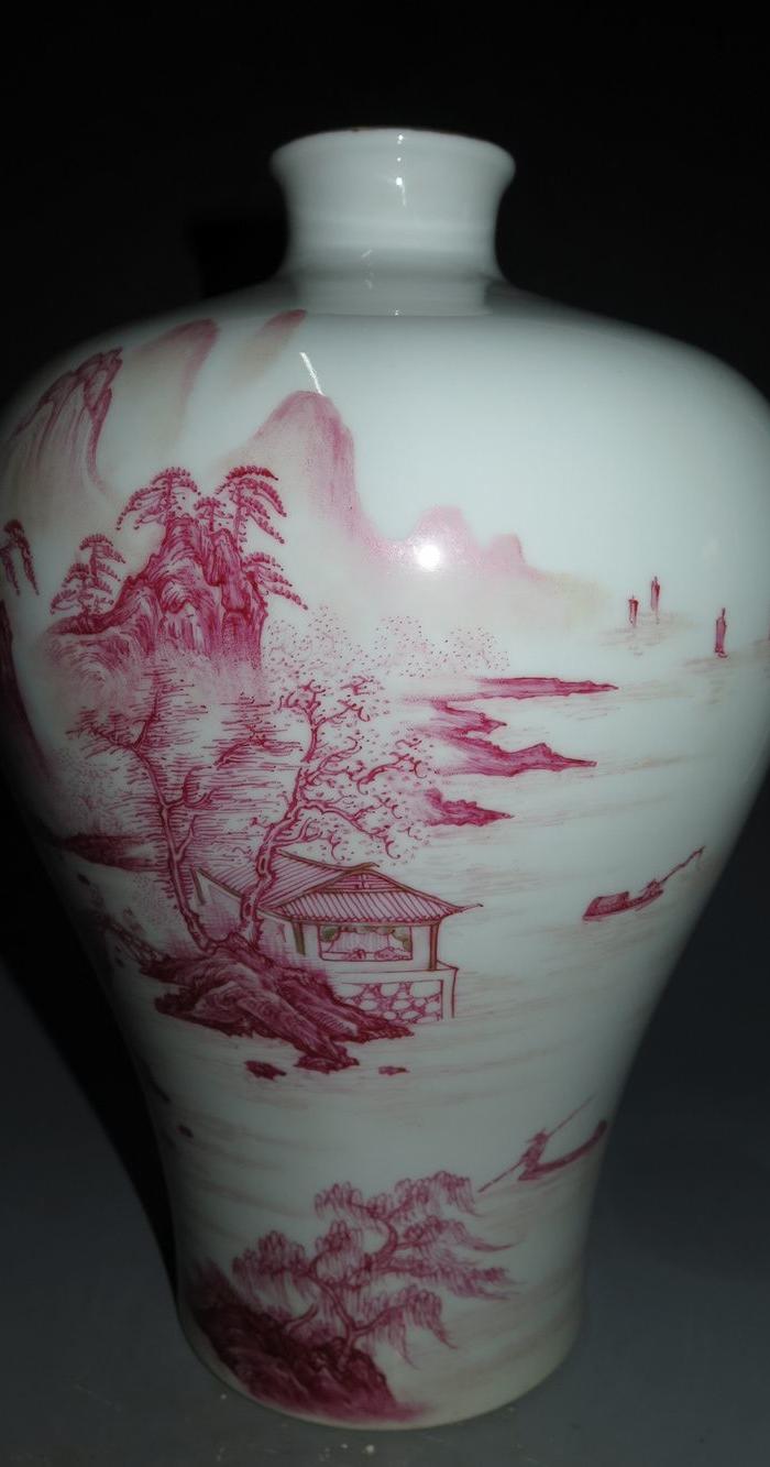 矾红山水纹赏瓶