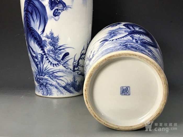 民国青花大王王步上山虎图赏瓶一对
