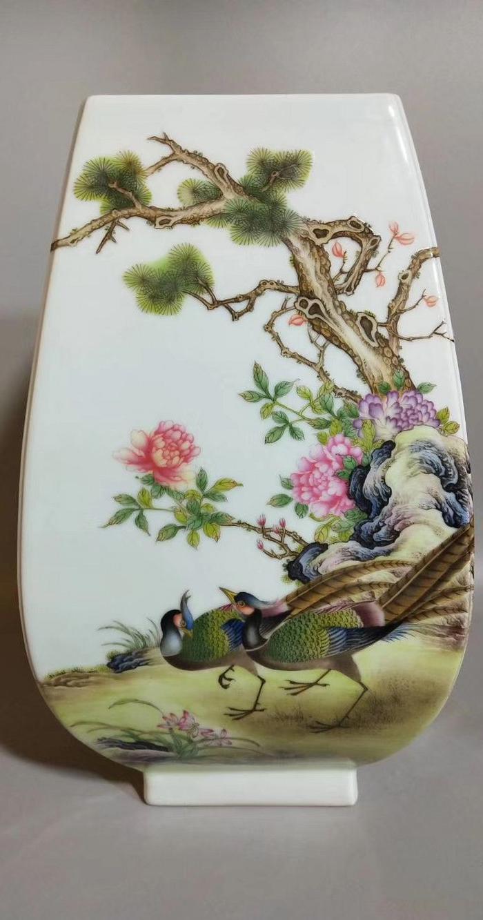 乾隆粉彩花鸟四方瓶