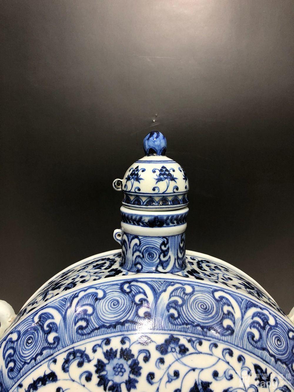 明代永乐青花缠枝莲大扁壶