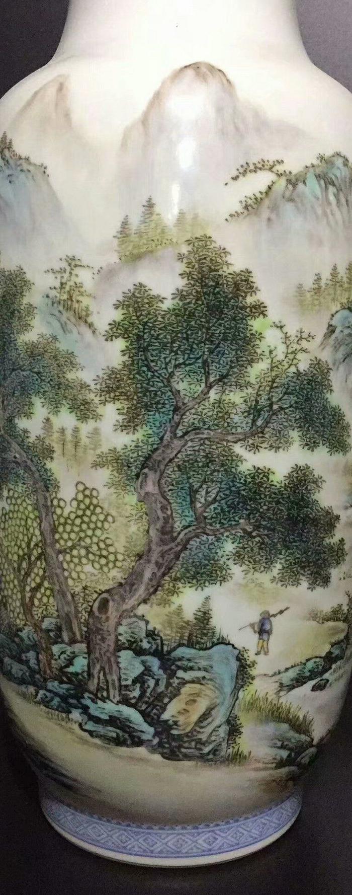 描述:名家王云泉山水花瓶一对,高40厘米,画