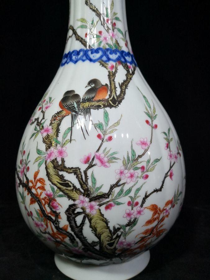 粉彩花鸟瓶